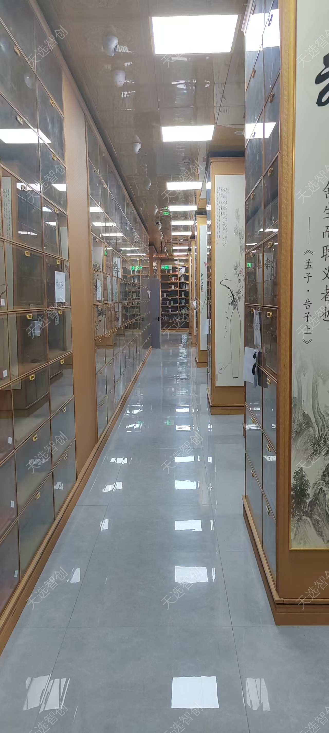 骨灰寄存柜内部走廊全景